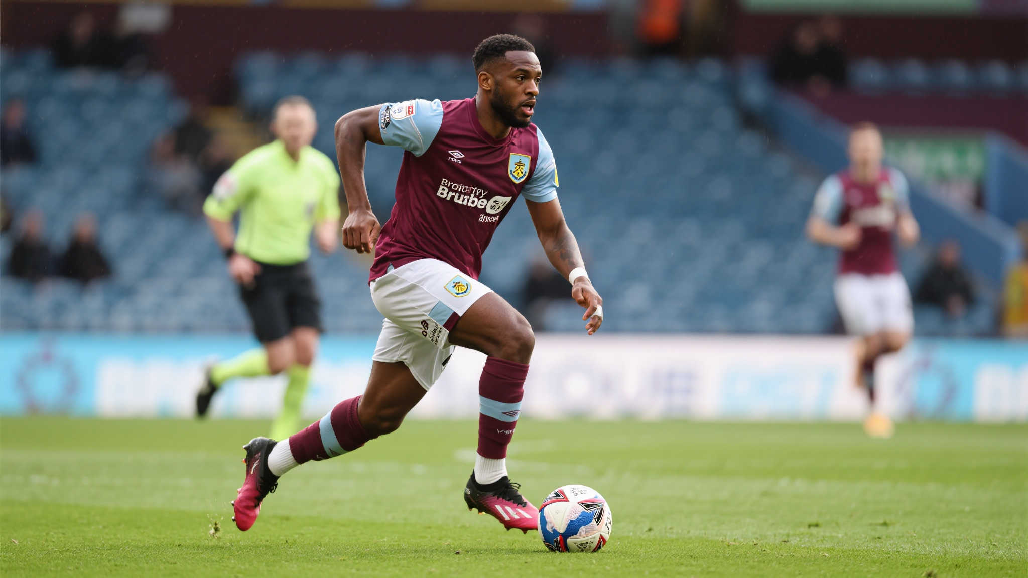 曼联拟出价6300万镑加浮动费用引进布伦特福德核心姆贝乌莫 曼联拟出价6300万镑加浮动费用引进布伦特福德核心姆贝乌莫